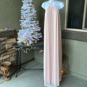 F024 David’s Bridal Formal Gown in Petal (Size 4) 🌸